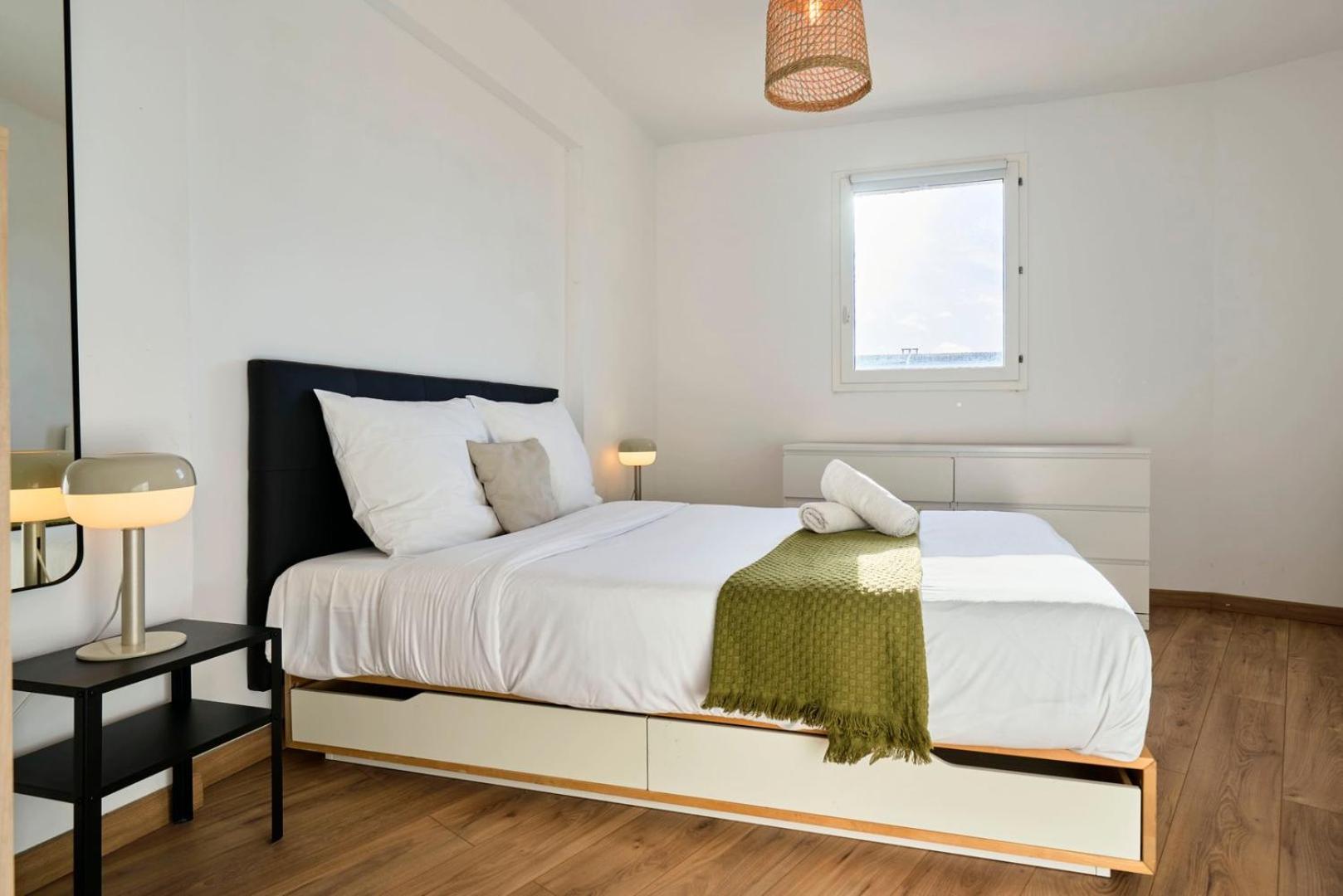 Bright apartment in hypercenter with parking