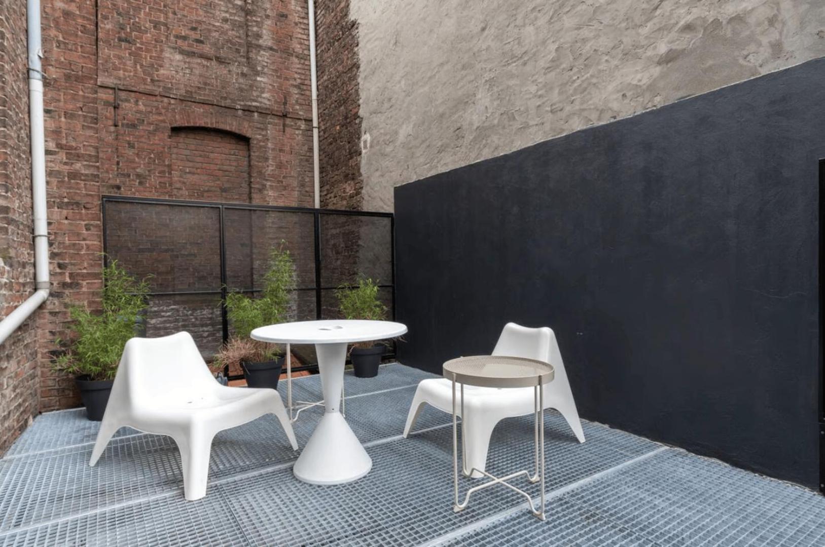 Spacious house 11 bedrooms 8 bathrooms 22 people.