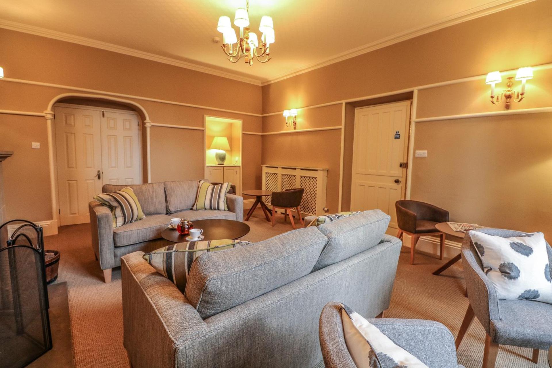 Communal lounge/ TV room