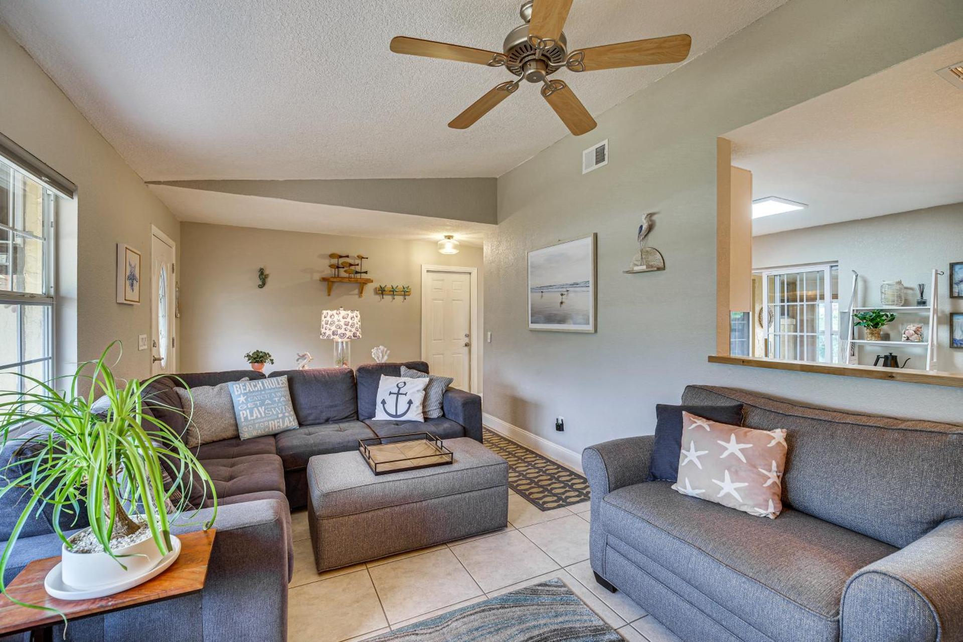 Lovely Merritt Island Home with Kayak and Fire Pit!