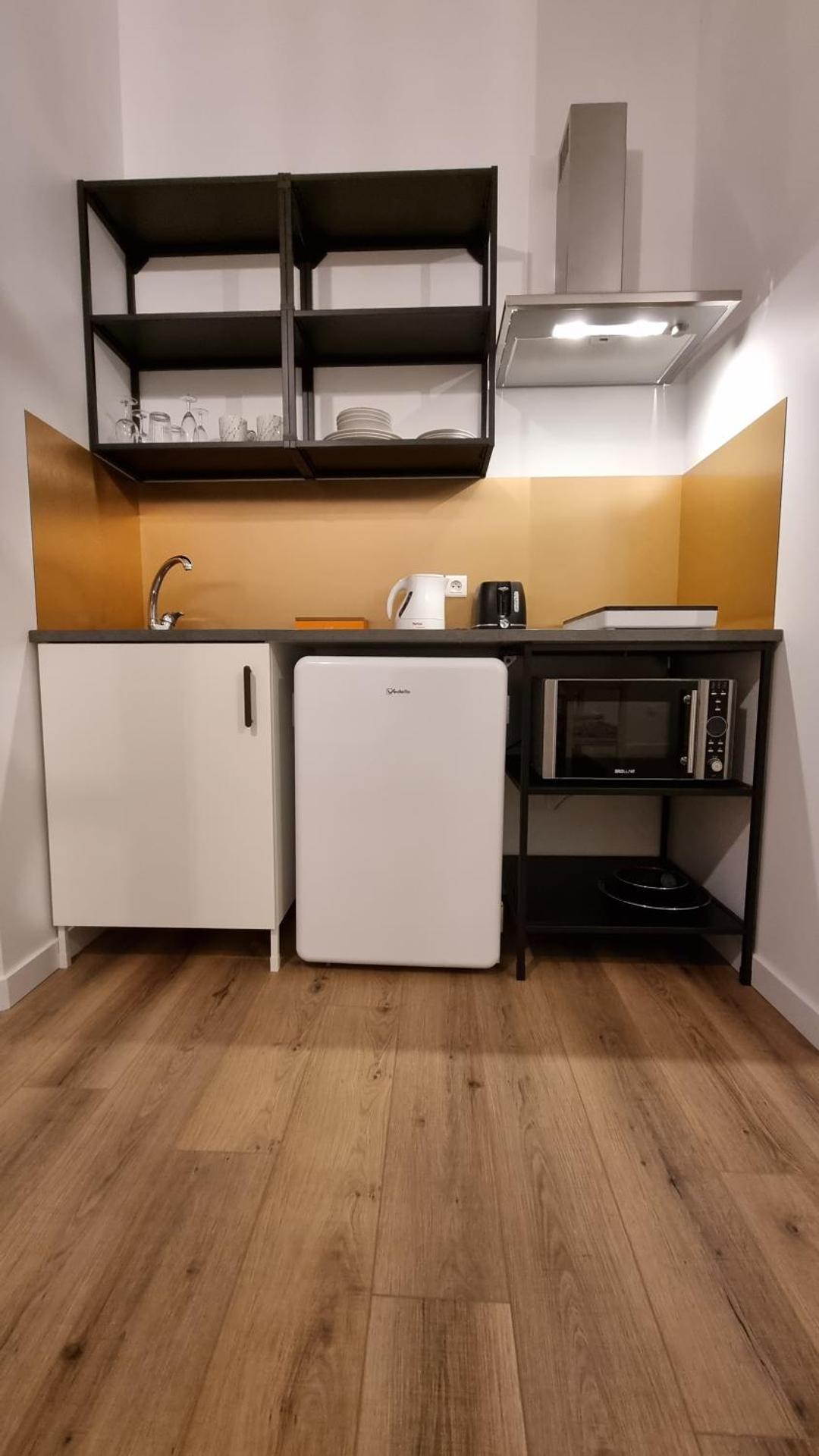 Kitchen or kitchenette