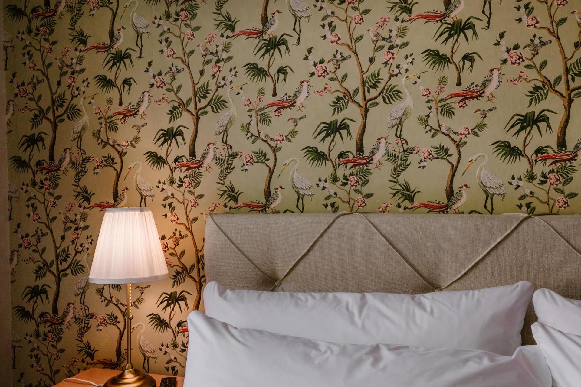 Værelse med queensize-seng