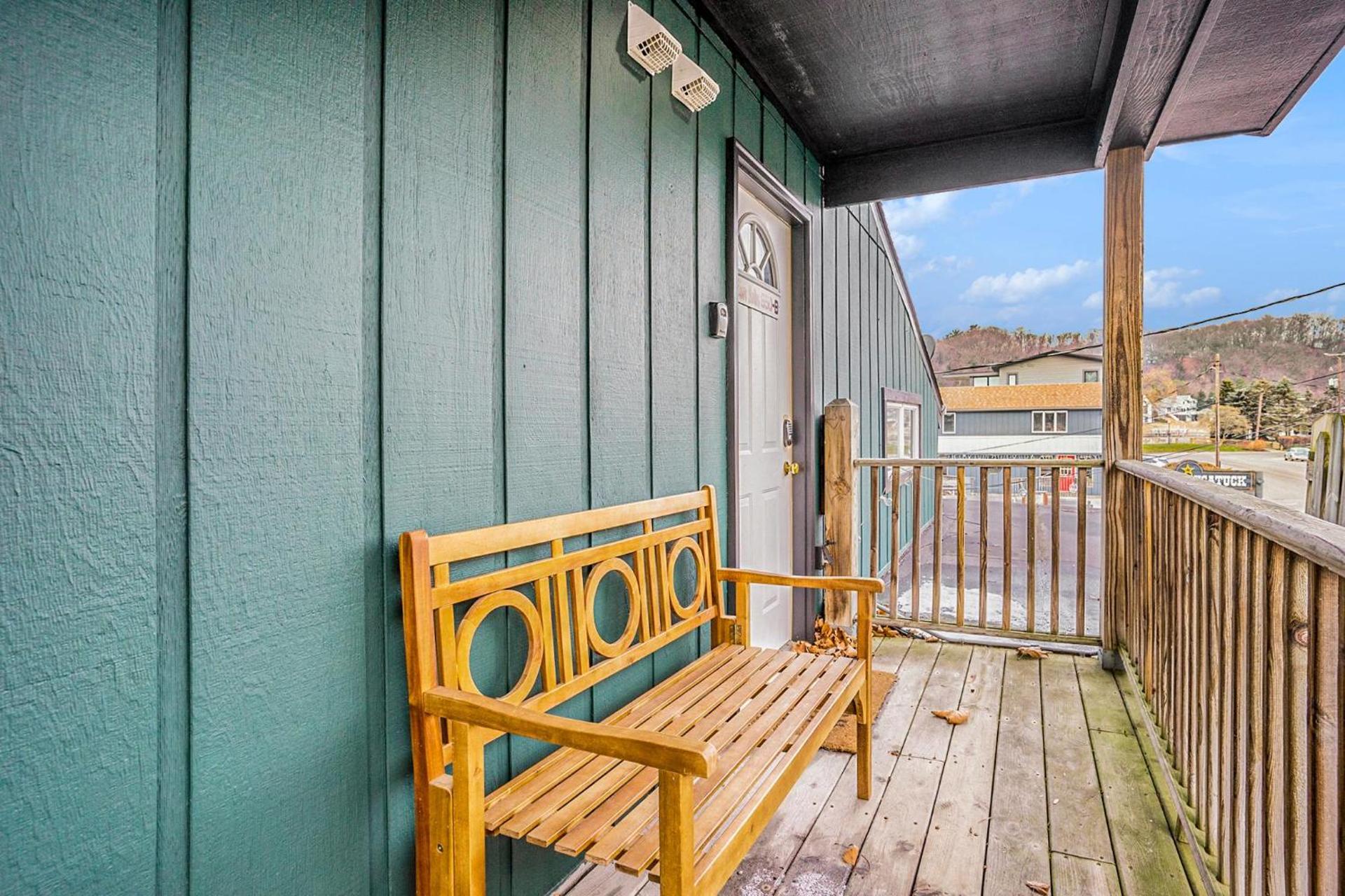 Riverside Suites - Unit B