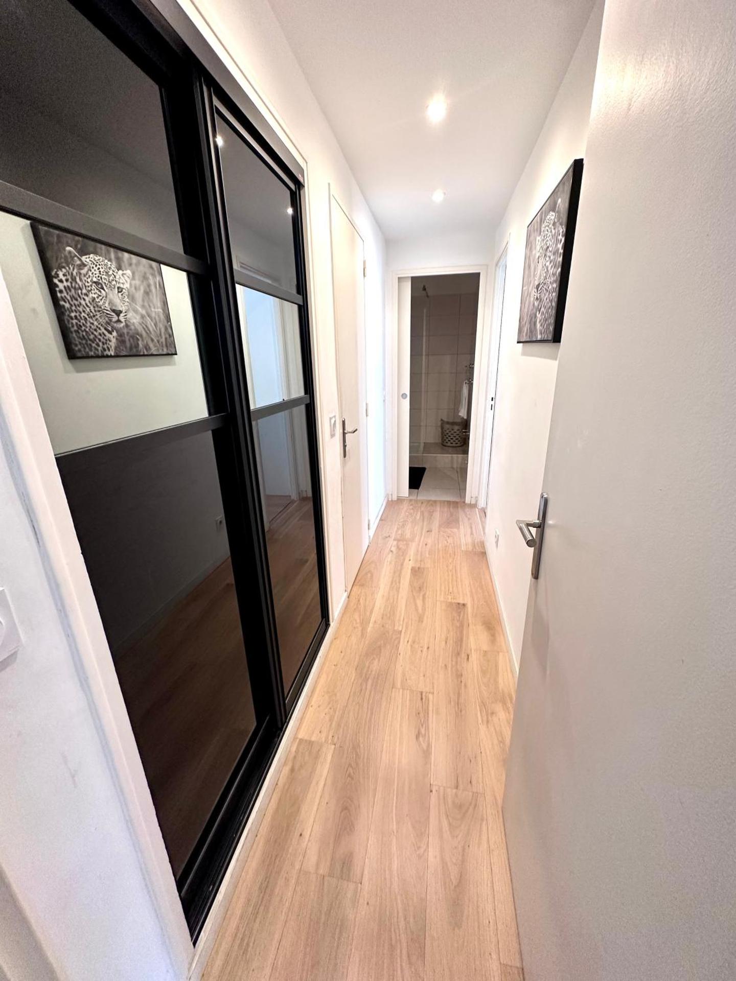 GRAND T2 MODERNE CARRÉ Or PROCHE VELODROME ET MER