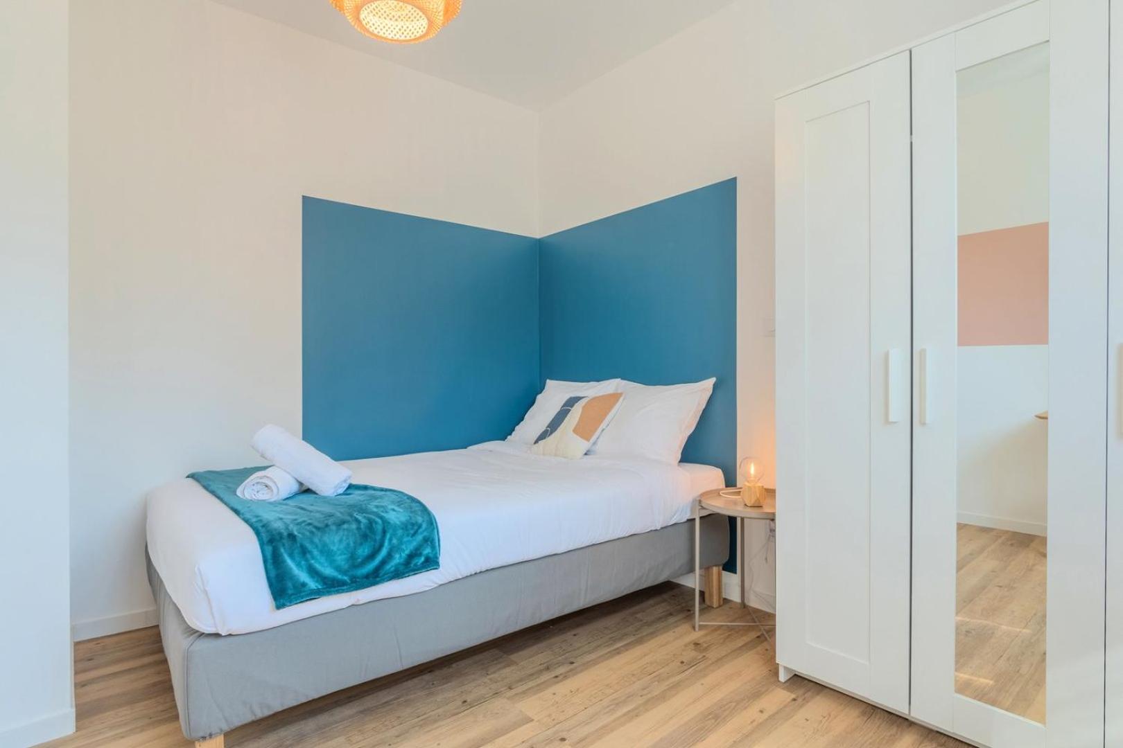 2 bedroom apartment near tram, CHR + parking