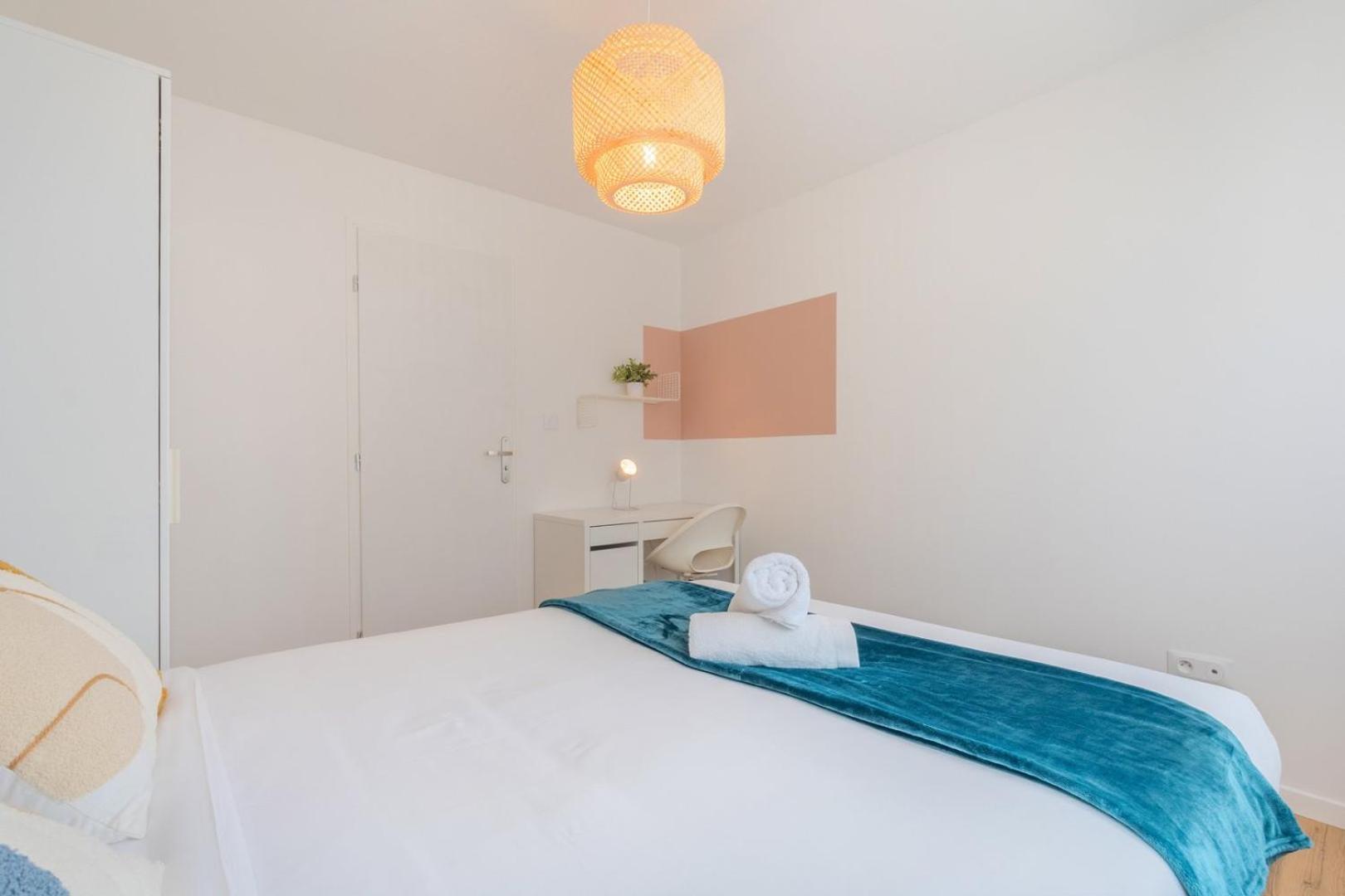 1 bedroom apartment near tram, CHR + parking