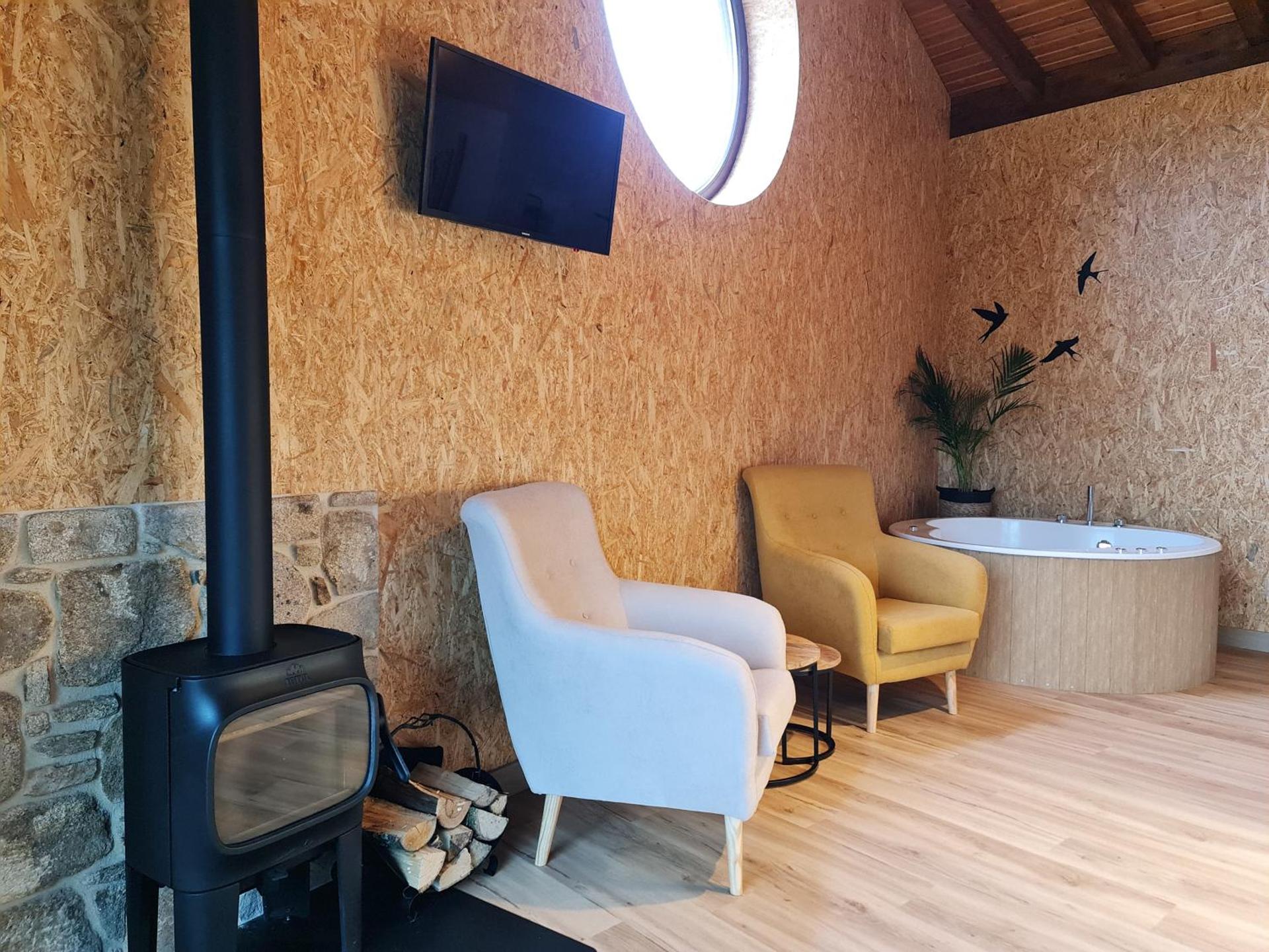 REMANSO DE TRASFONTAO Casa das Árbores & Bubble