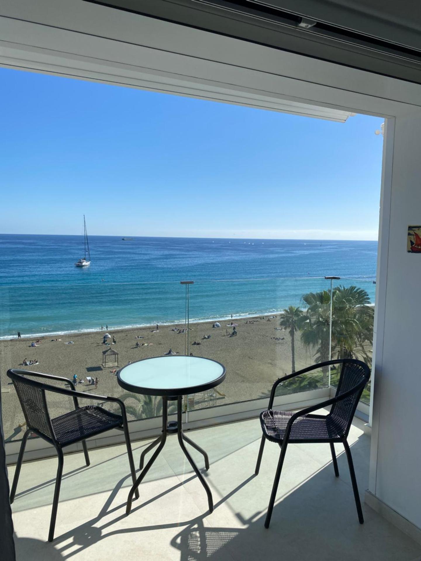 Playa Malagueta Vistas frontal al mar con 2 dormitorios