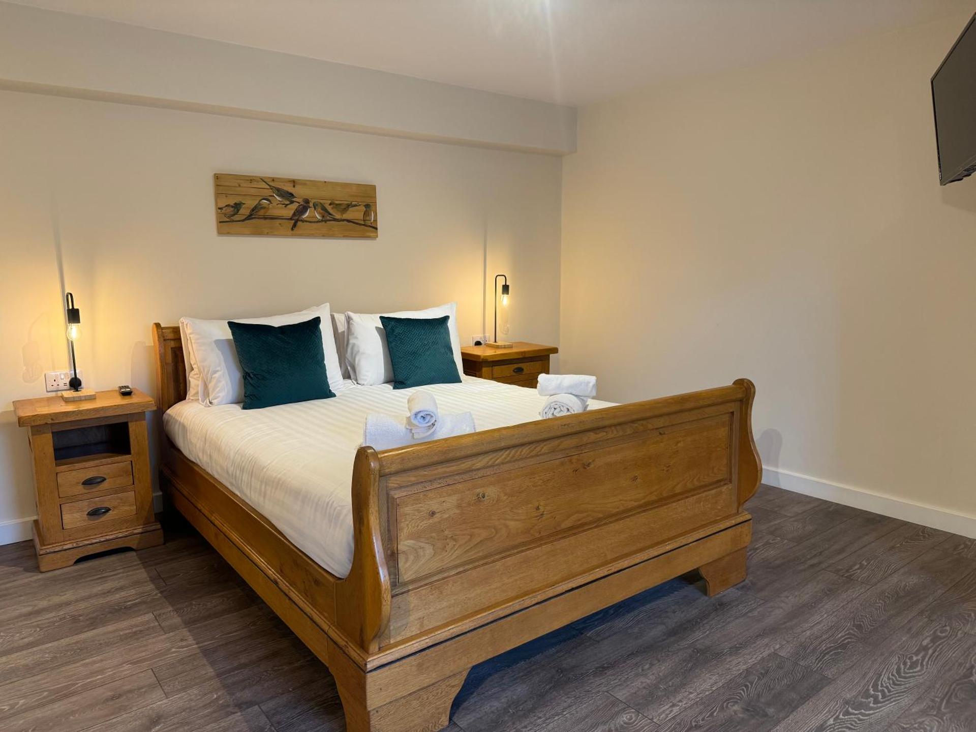 King Room with Roll-In Shower - Disability Access