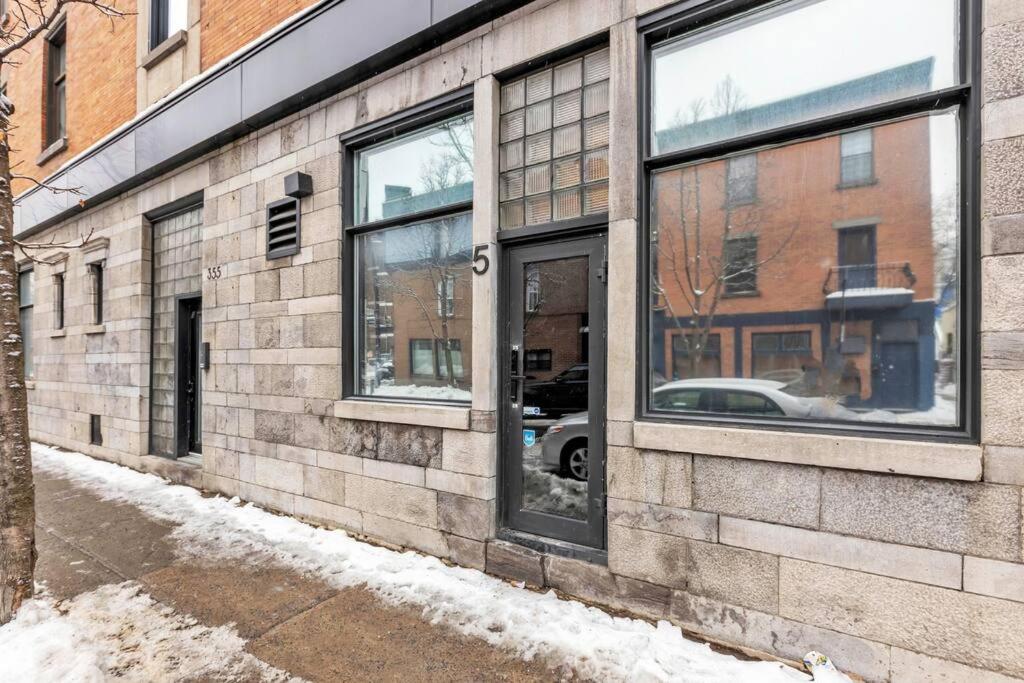 Stylish 2-bedroom Getaway, Luxurious & Conveniently Located to Experience the Pulse of the City - Apt 5