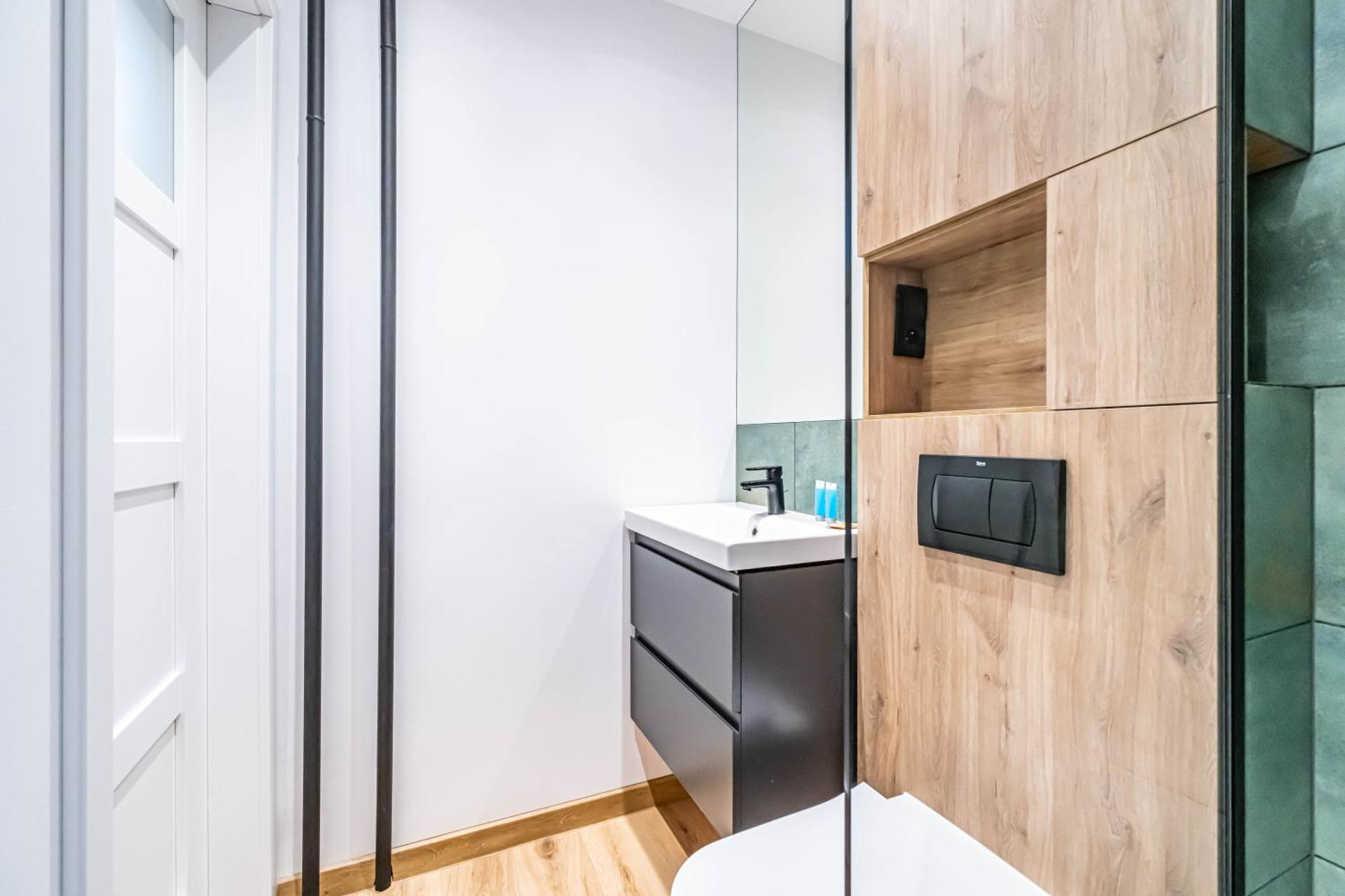 Modern Studio close to the Metro