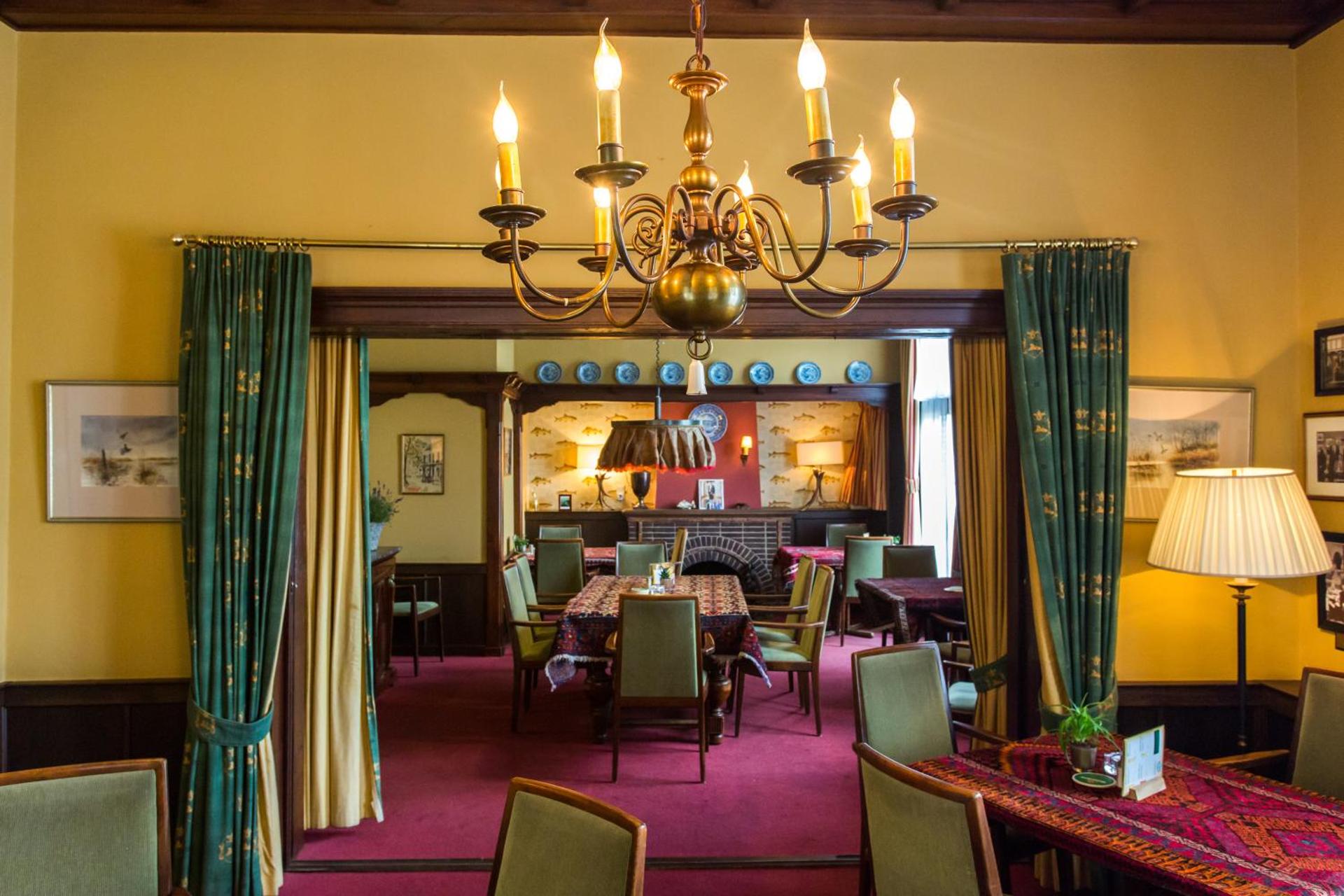 Communal lounge/ TV room