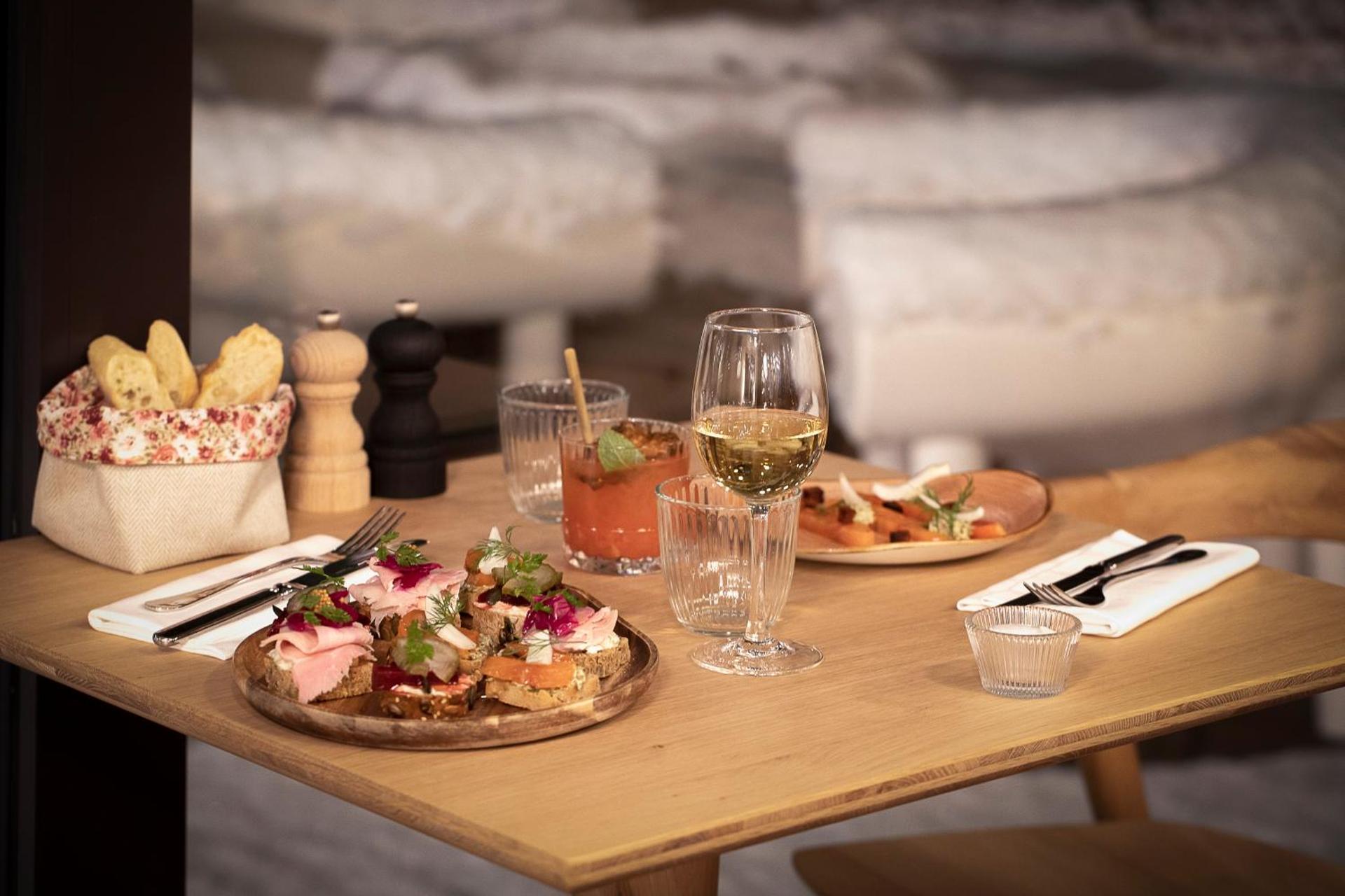 Restaurant/places to eat