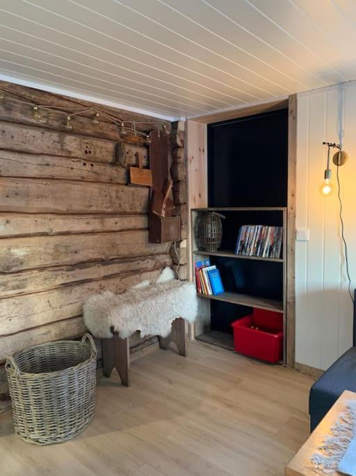 Lofoten- Feriehus Fjøsen