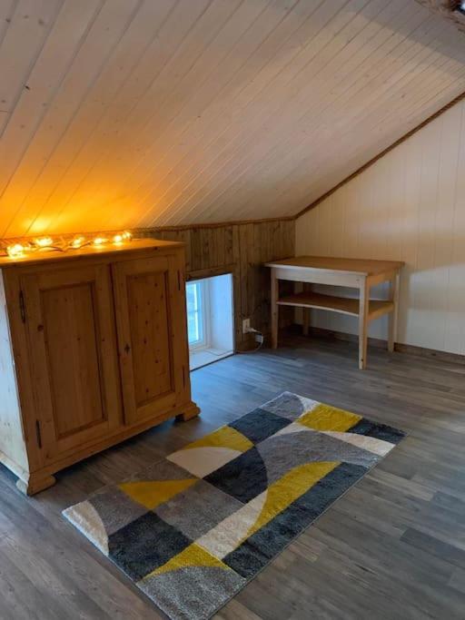 Lofoten- Feriehus Fjøsen