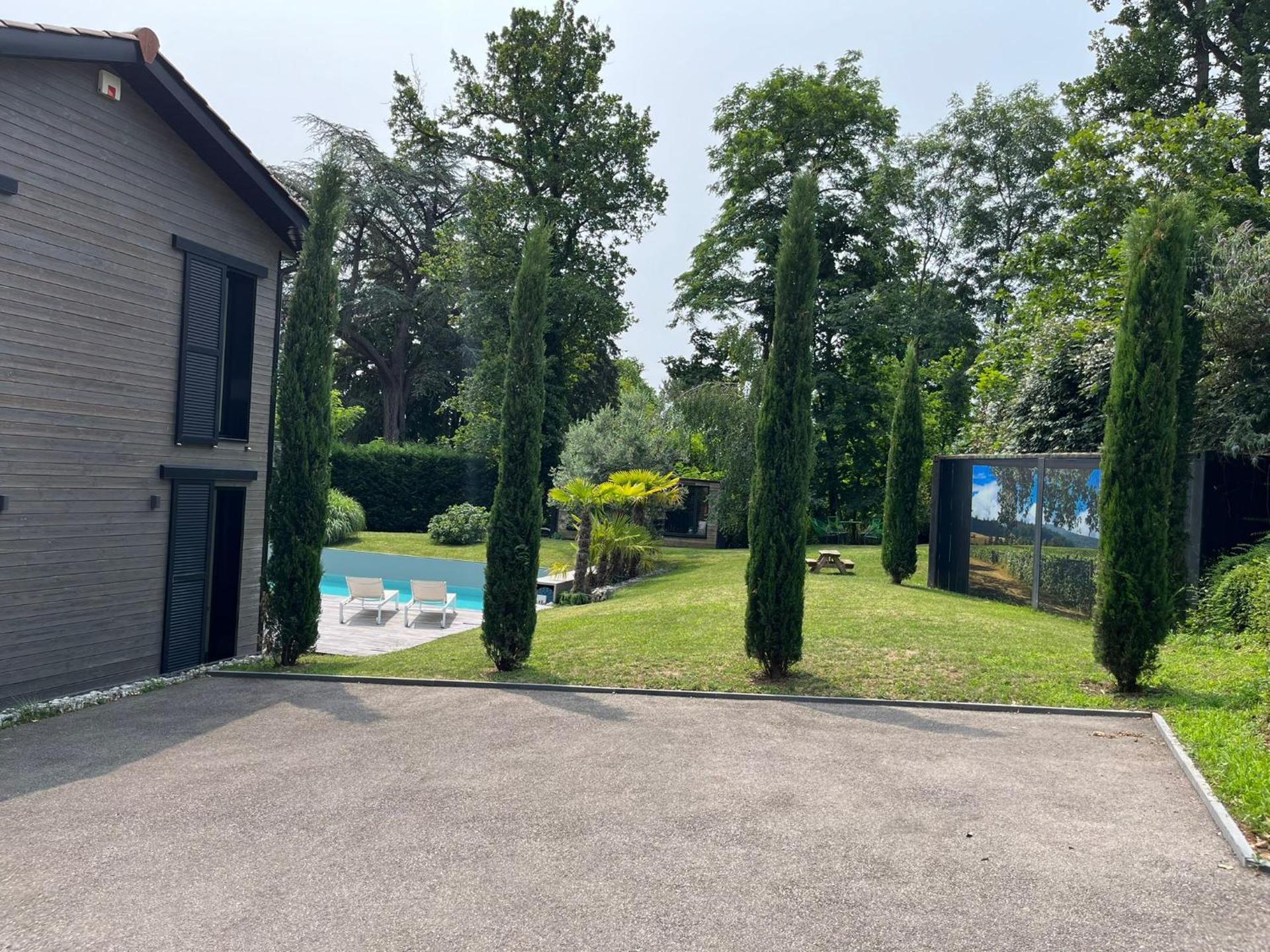 VILLA piscine à proximité de Lyon