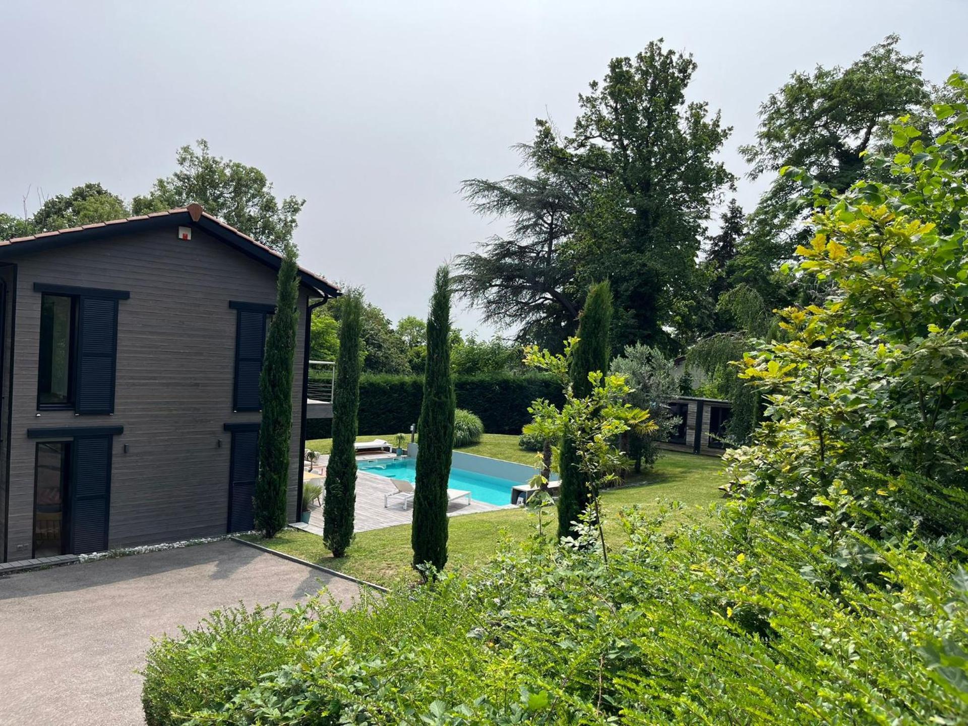 VILLA piscine à proximité de Lyon