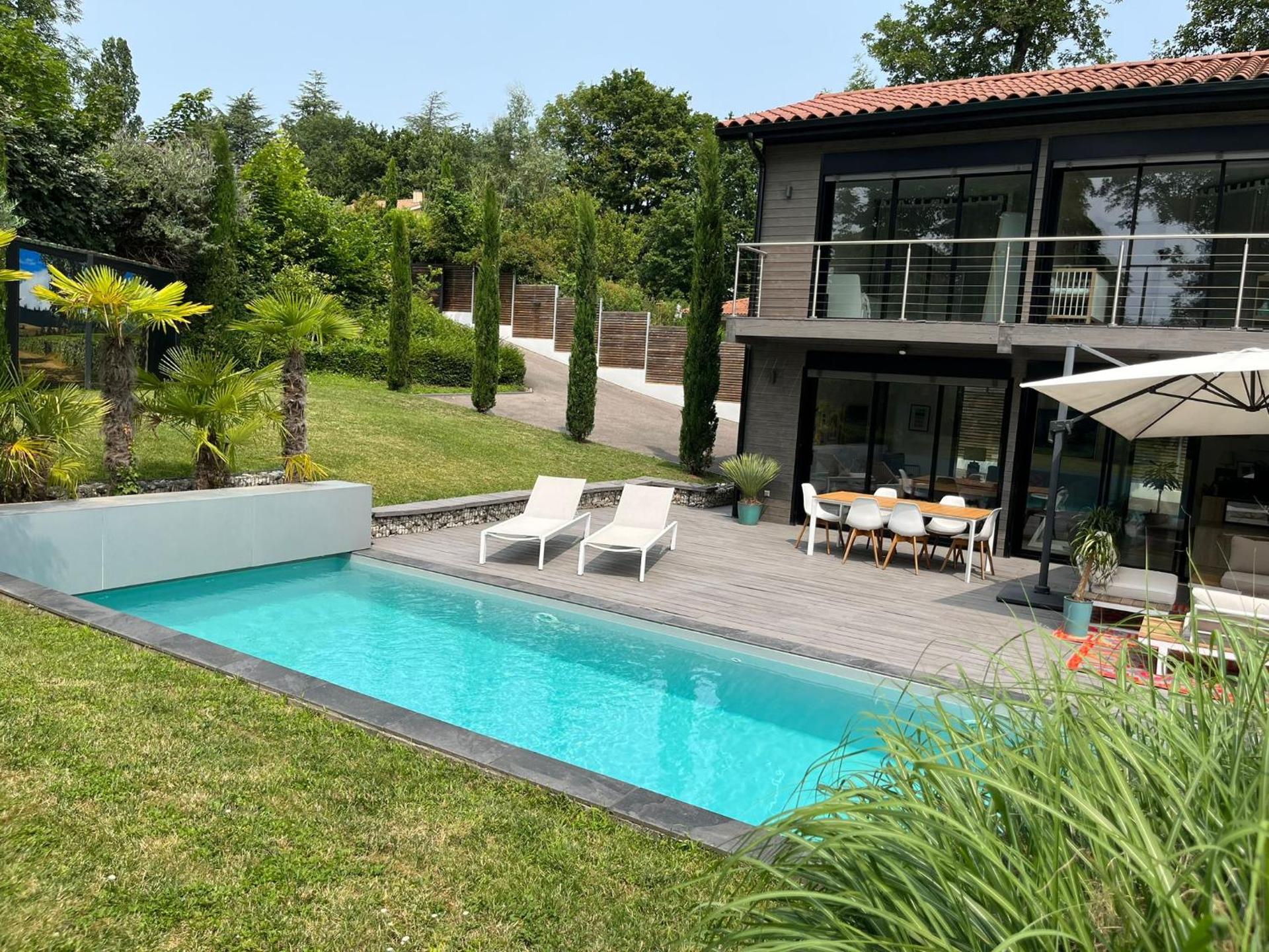 VILLA piscine à proximité de Lyon