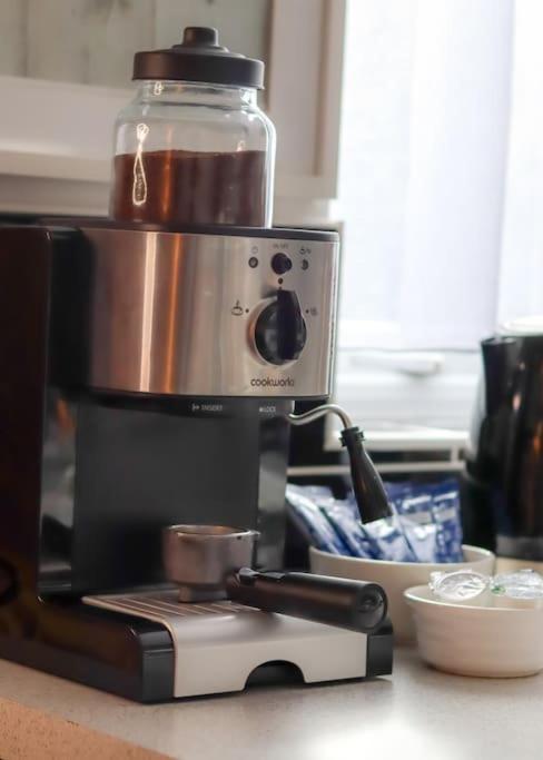 Book your stay near Bailgate the heart of Lincoln! Short let & longer bookings welcome, weekly and monthly offers