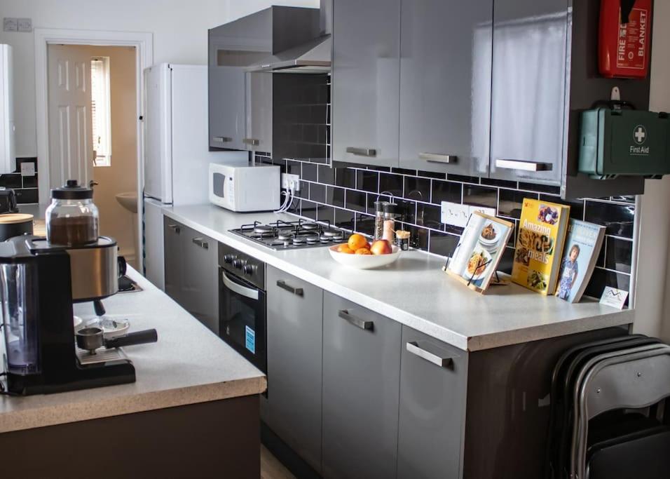 Book your stay near Bailgate the heart of Lincoln! Short let & longer bookings welcome, weekly and monthly offers