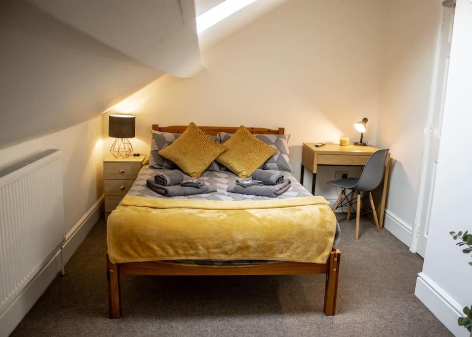 Book your stay near Bailgate the heart of Lincoln! Short let & longer bookings welcome, weekly and monthly offers
