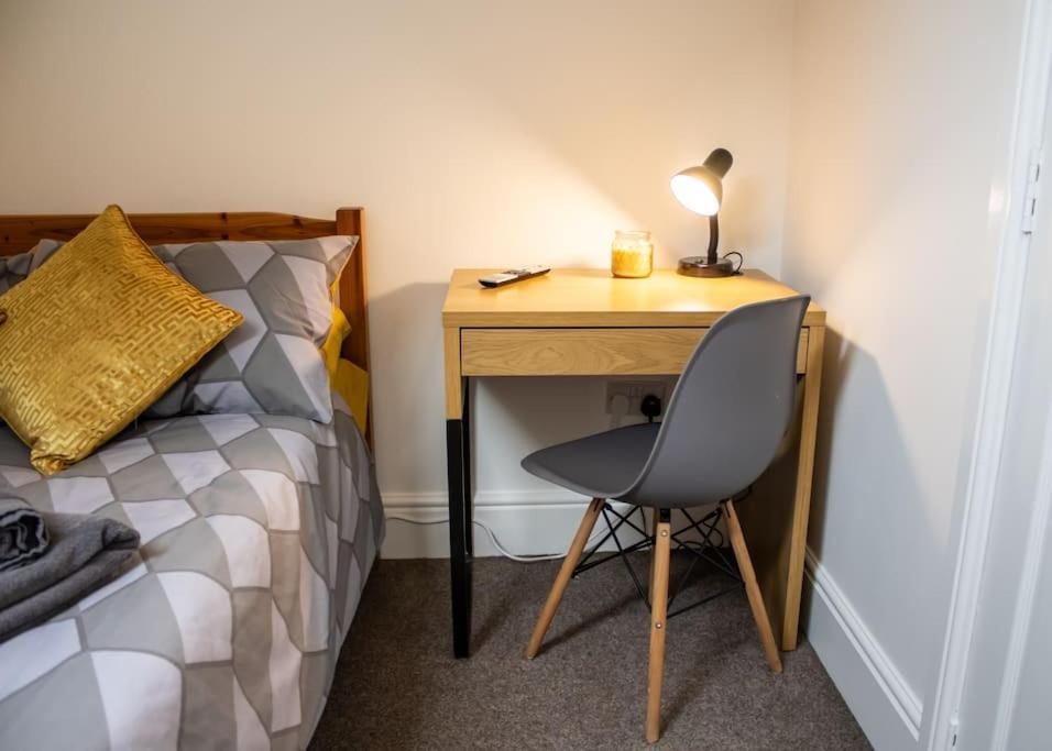 Book your stay near Bailgate the heart of Lincoln! Short let & longer bookings welcome, weekly and monthly offers