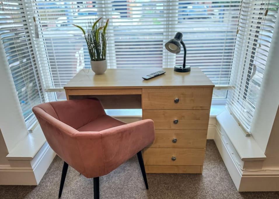 Book your stay near Bailgate the heart of Lincoln! Short let & longer bookings welcome, weekly and monthly offers