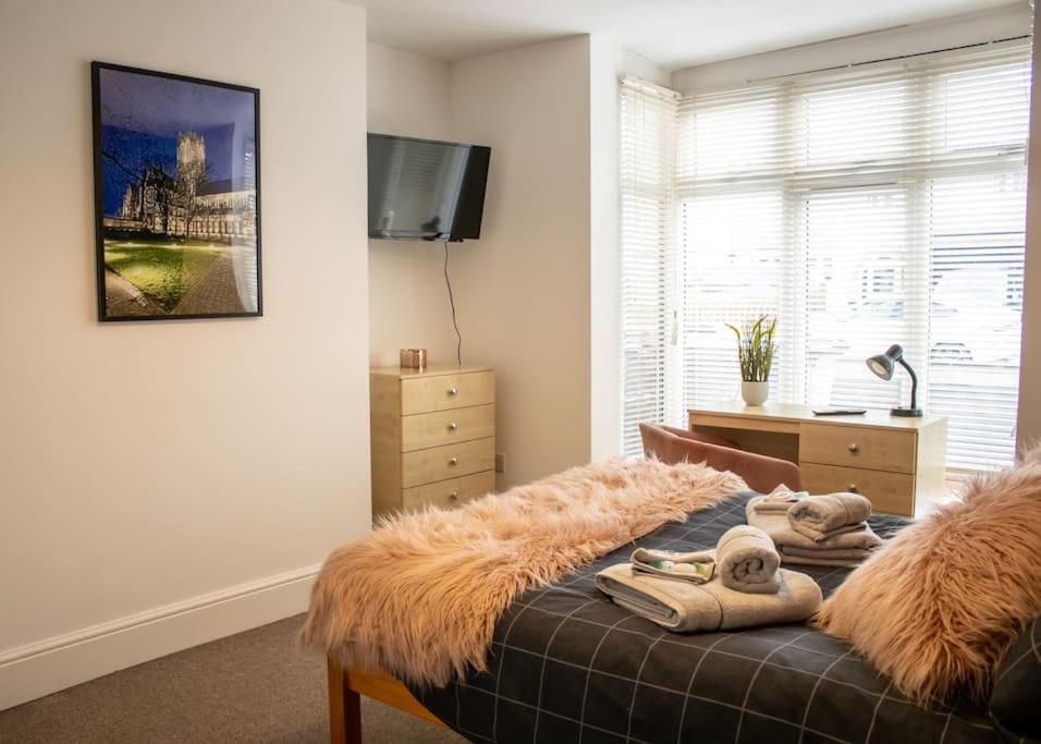 Book your stay near Bailgate the heart of Lincoln! Short let & longer bookings welcome, weekly and monthly offers
