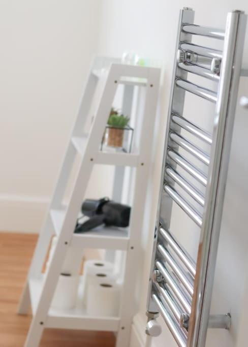 Book your stay near Bailgate the heart of Lincoln! Short let & longer bookings welcome, weekly and monthly offers