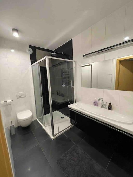 Komfortowy apartament z siłownią i sauną Revisit Apartment 11