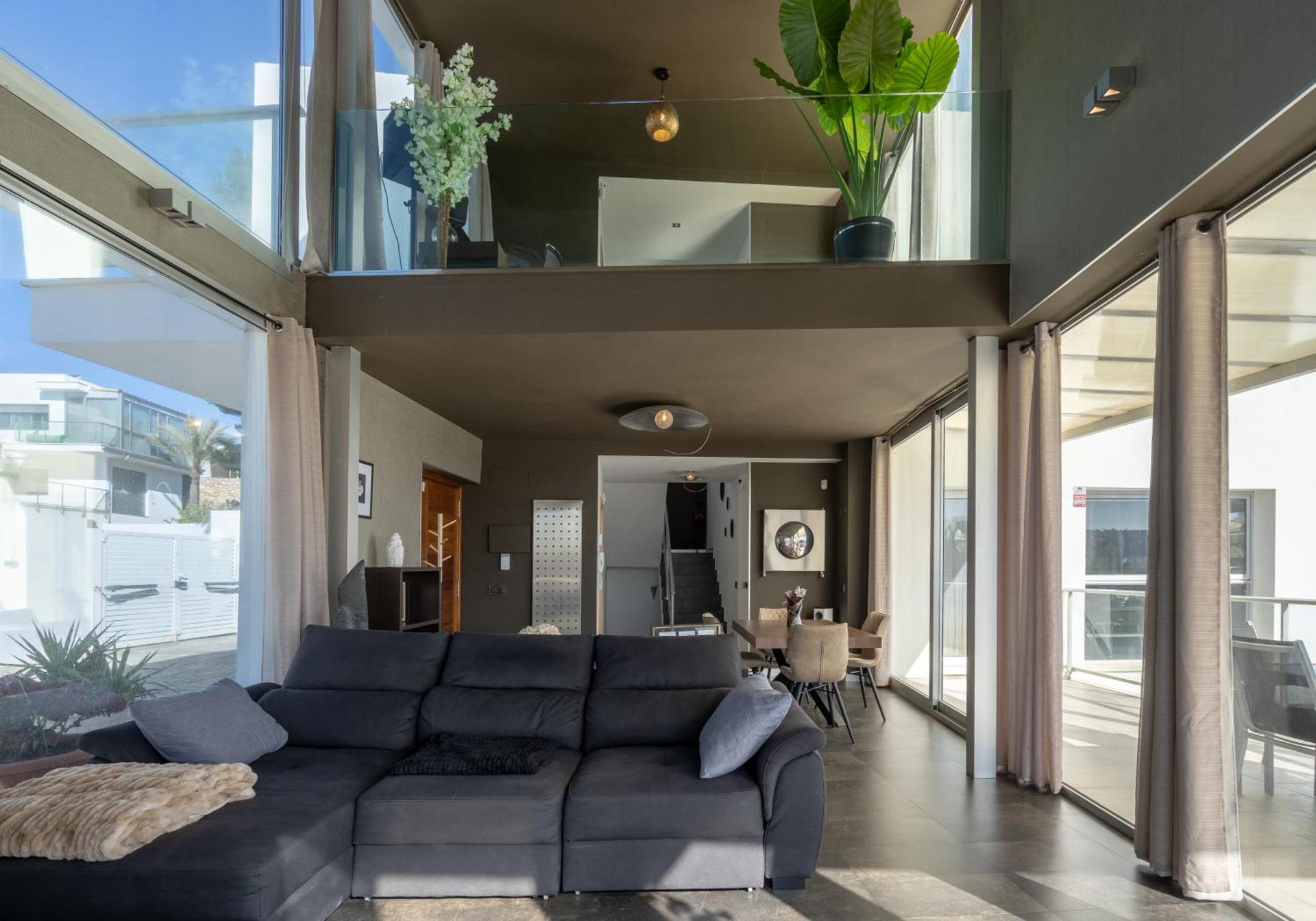 Descubre Villa Oasis - Confort, diseño y naturaleza a un paso de Valencia