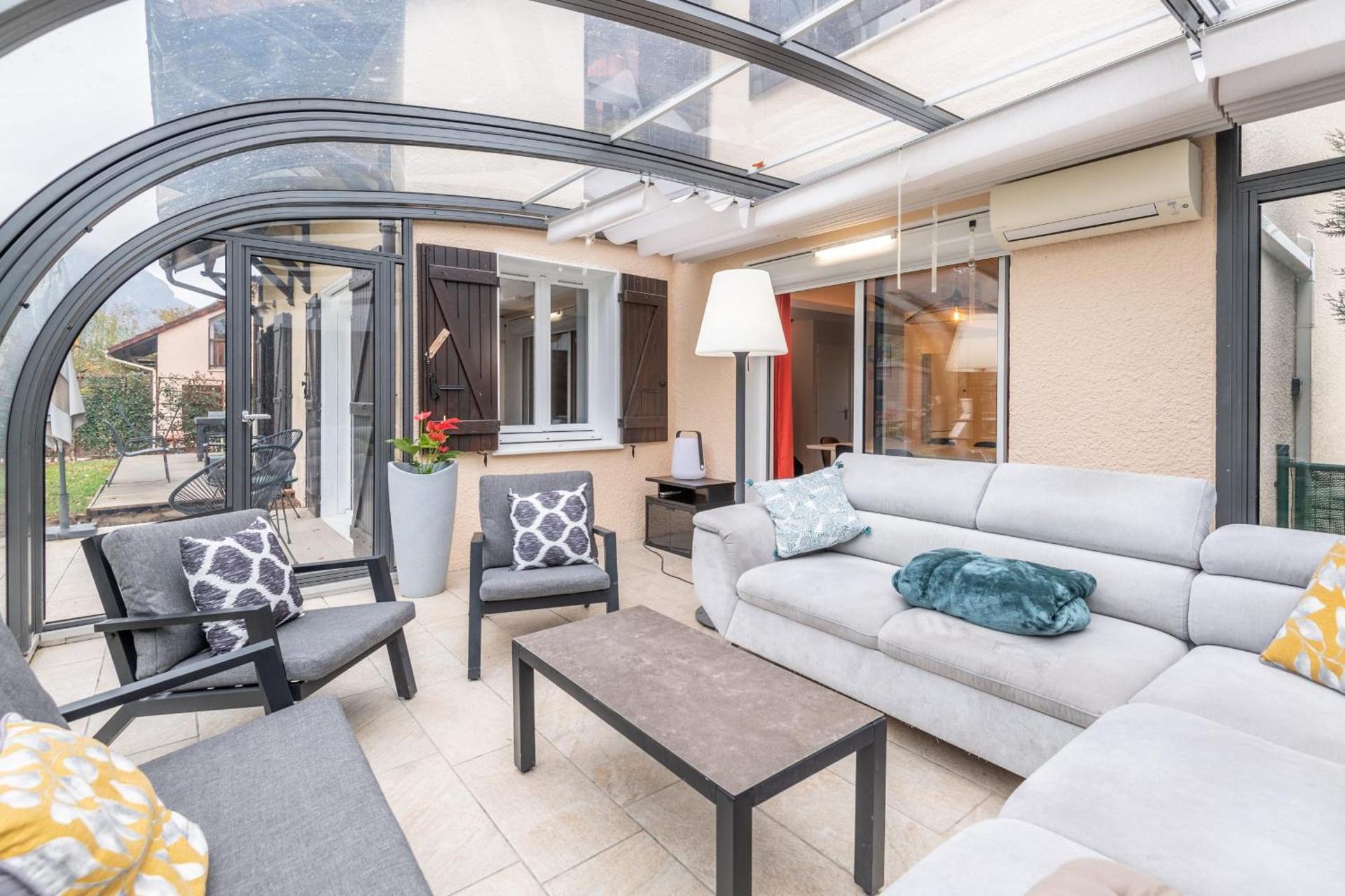 ALPILOC - Town house with garden and winter lounge