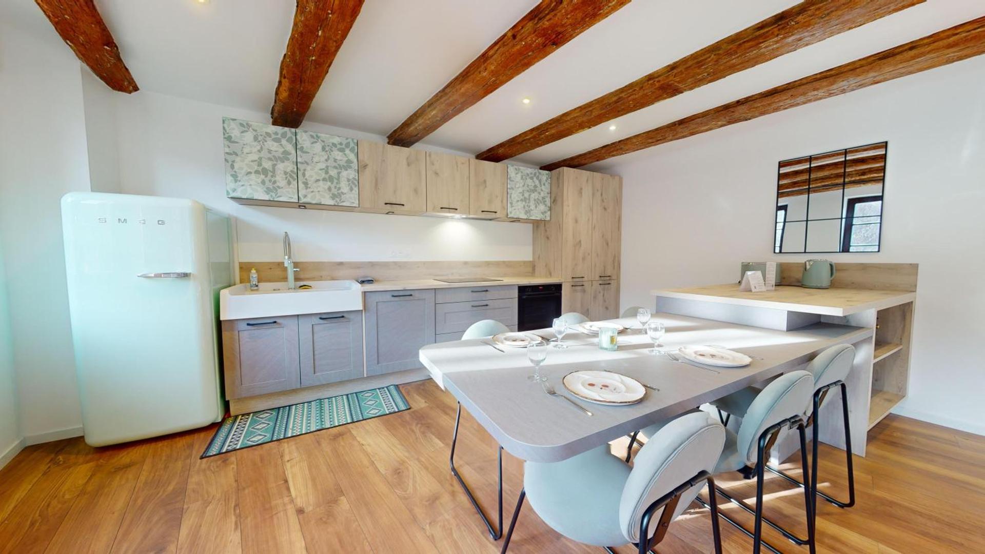 Kitchen or kitchenette