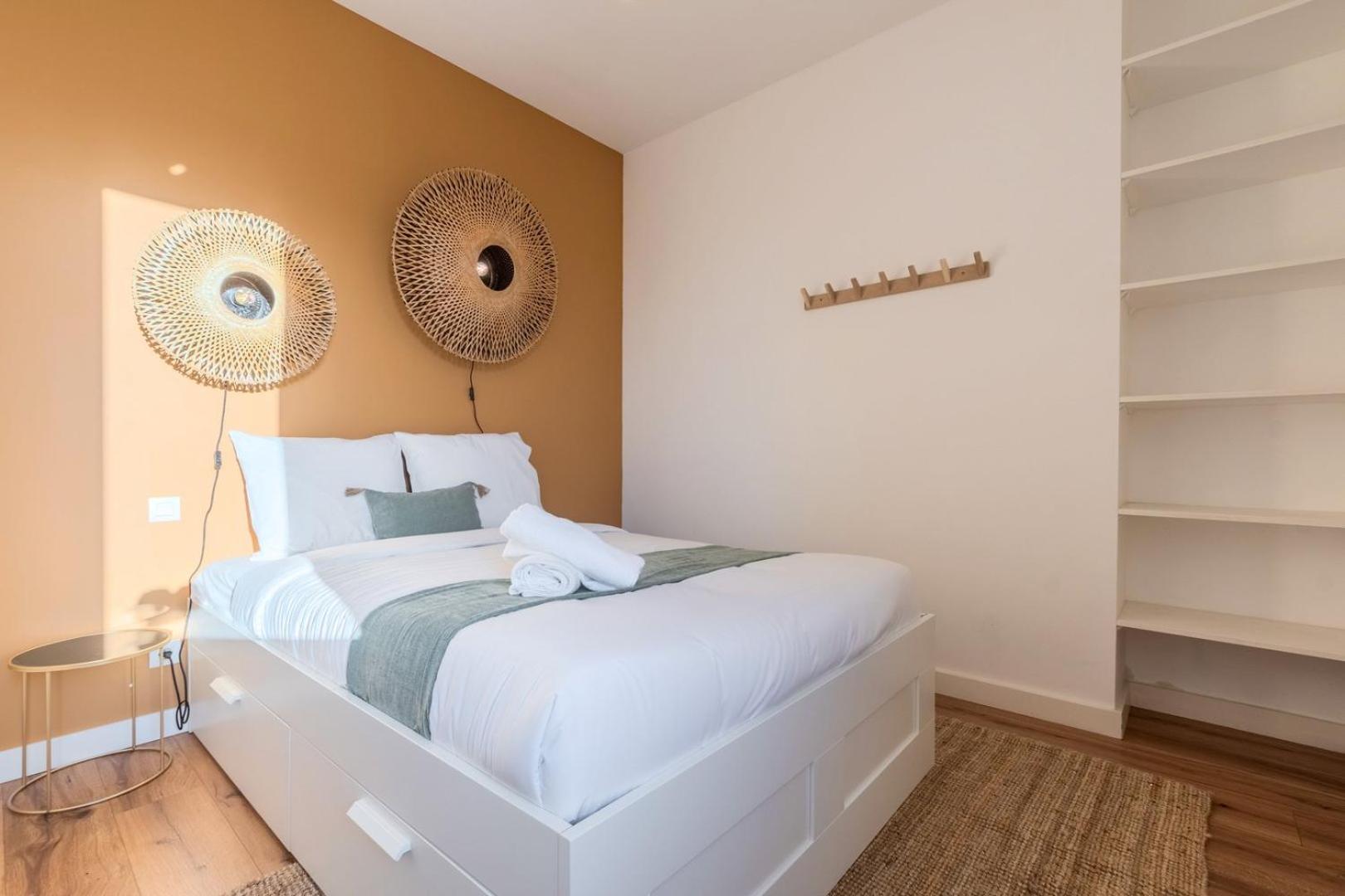 Modern, quiet 3-bedroom apartment with parking