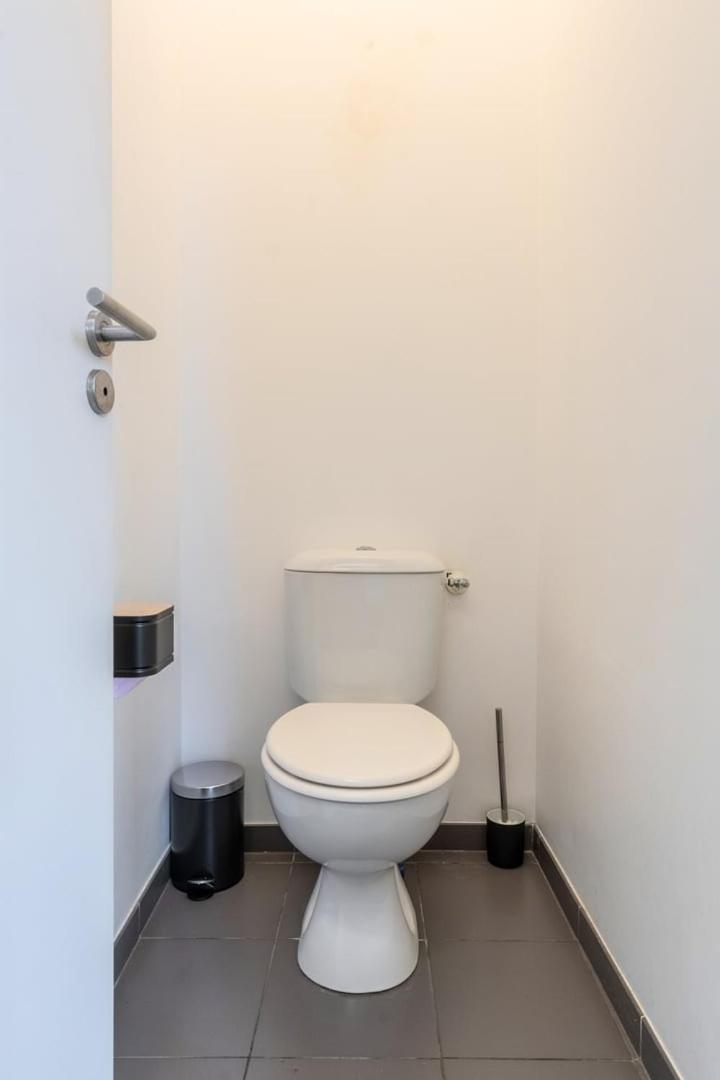 Modern, quiet 3-bedroom apartment with parking