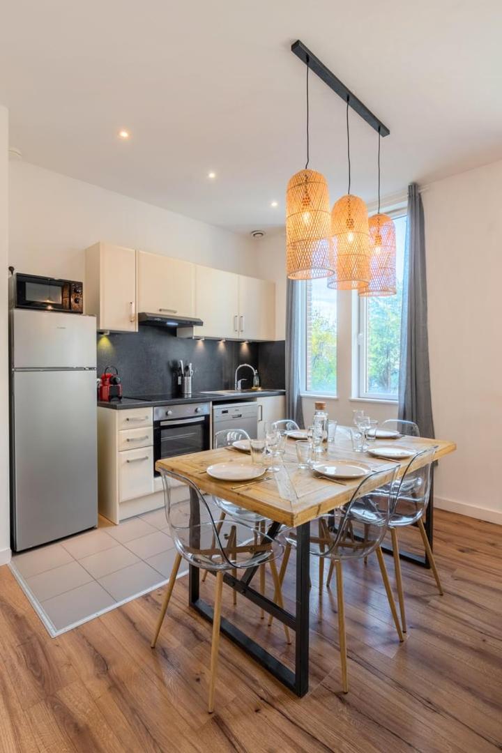 Modern, quiet 3-bedroom apartment with parking