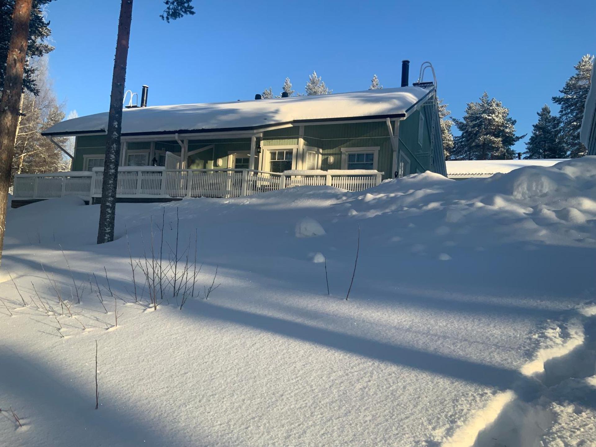 Saunaharju 5 järven rannalla