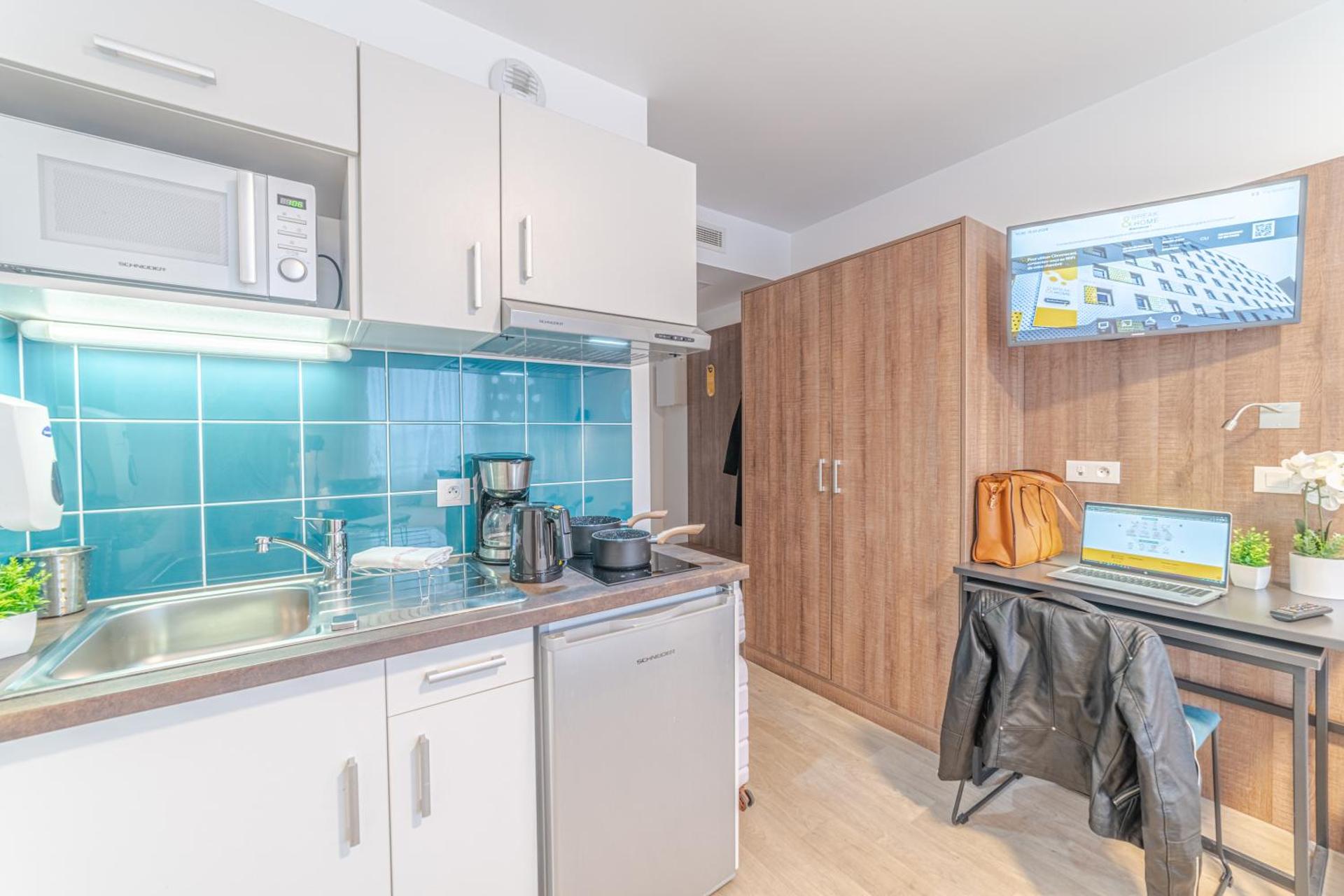 Kitchen or kitchenette