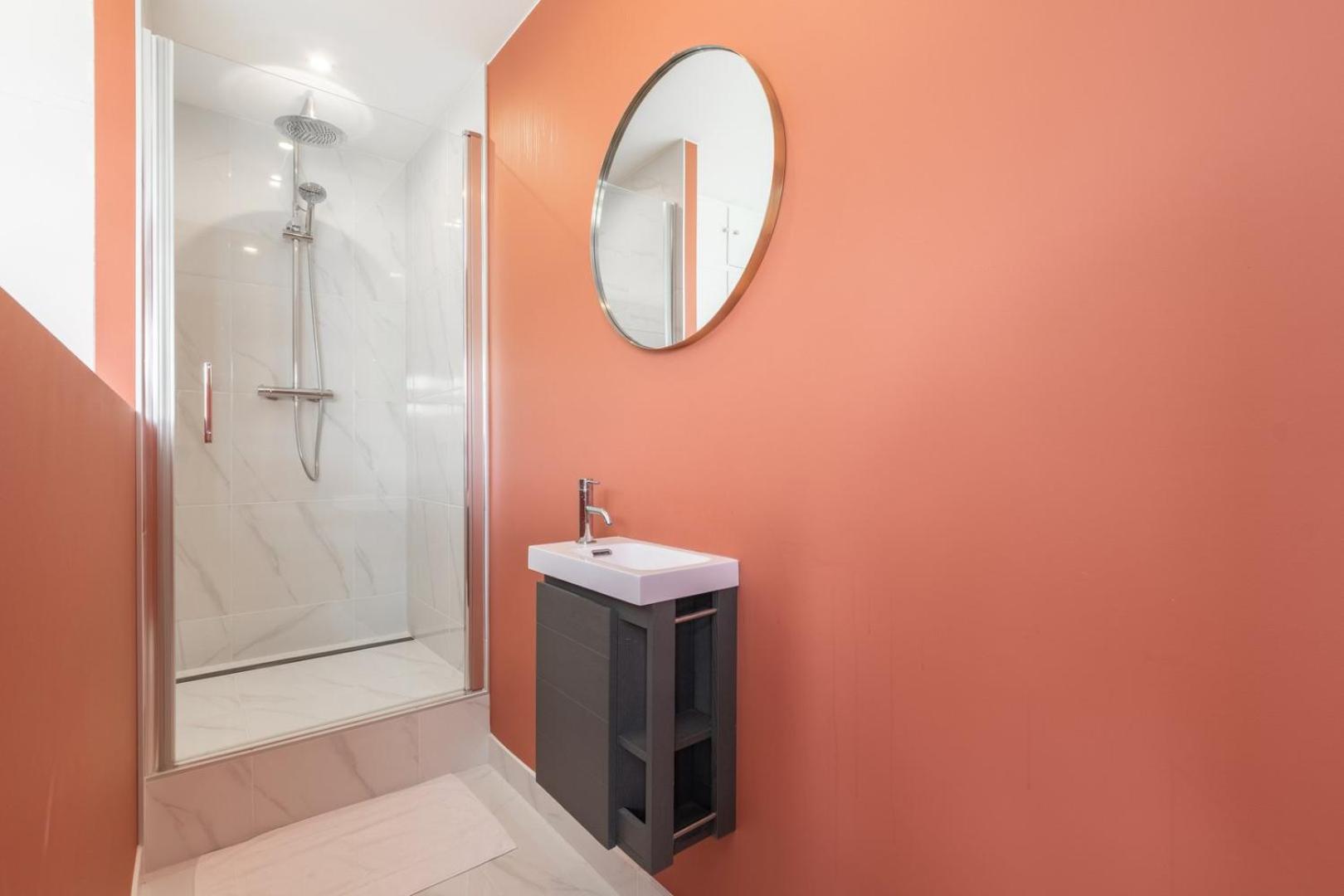 Large 130 m² 4-bedroom apartment