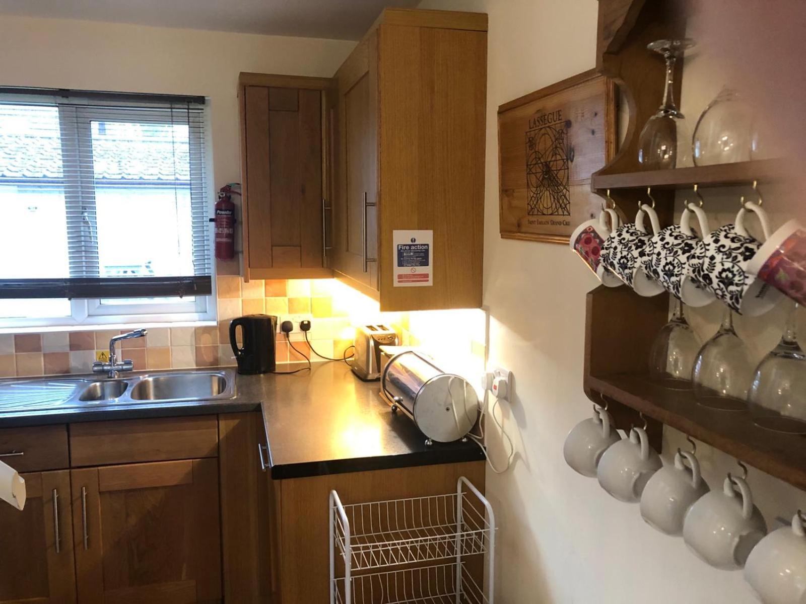 Cosy 3 Bedroom House on Cornish estate with pool