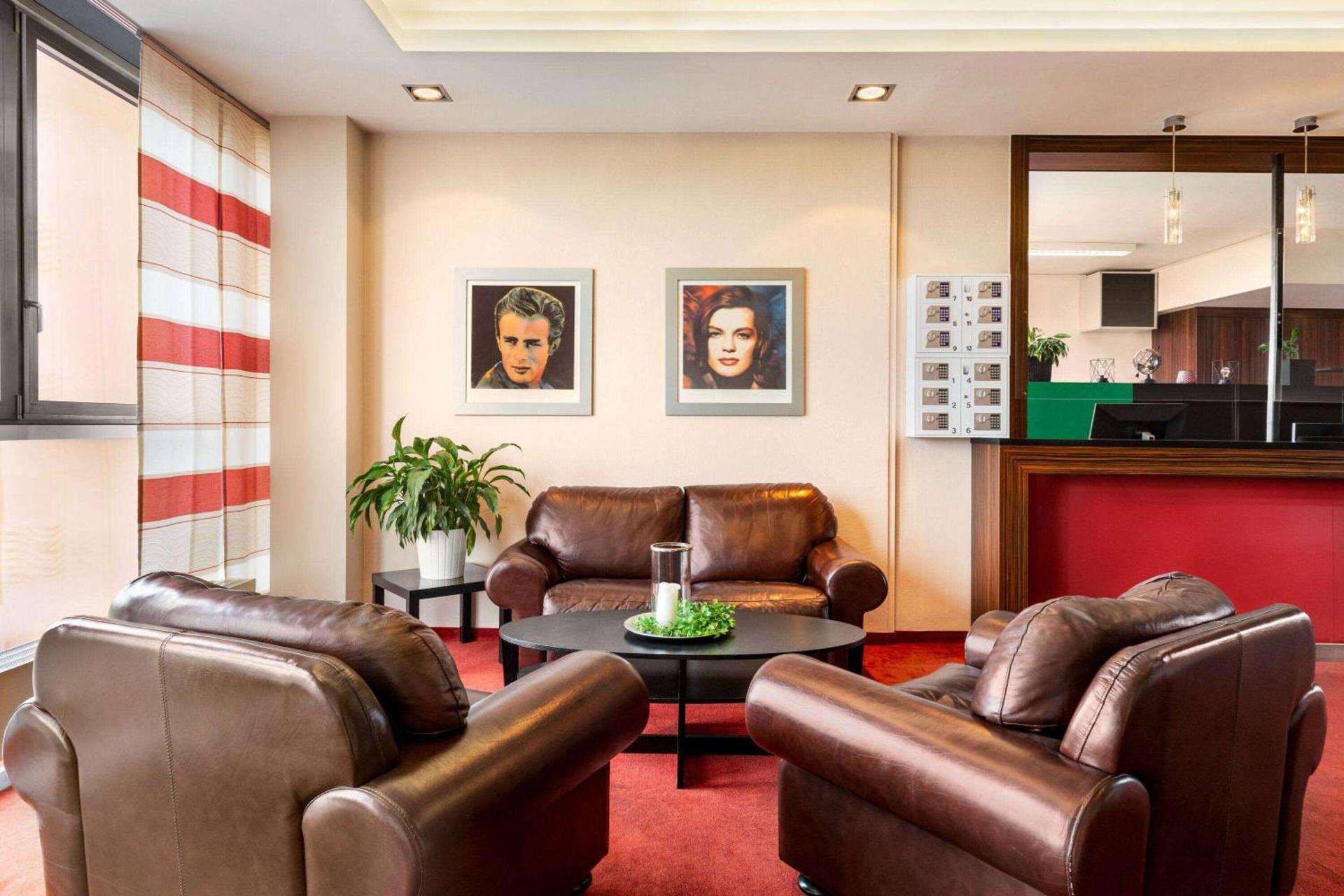 Communal lounge/ TV room