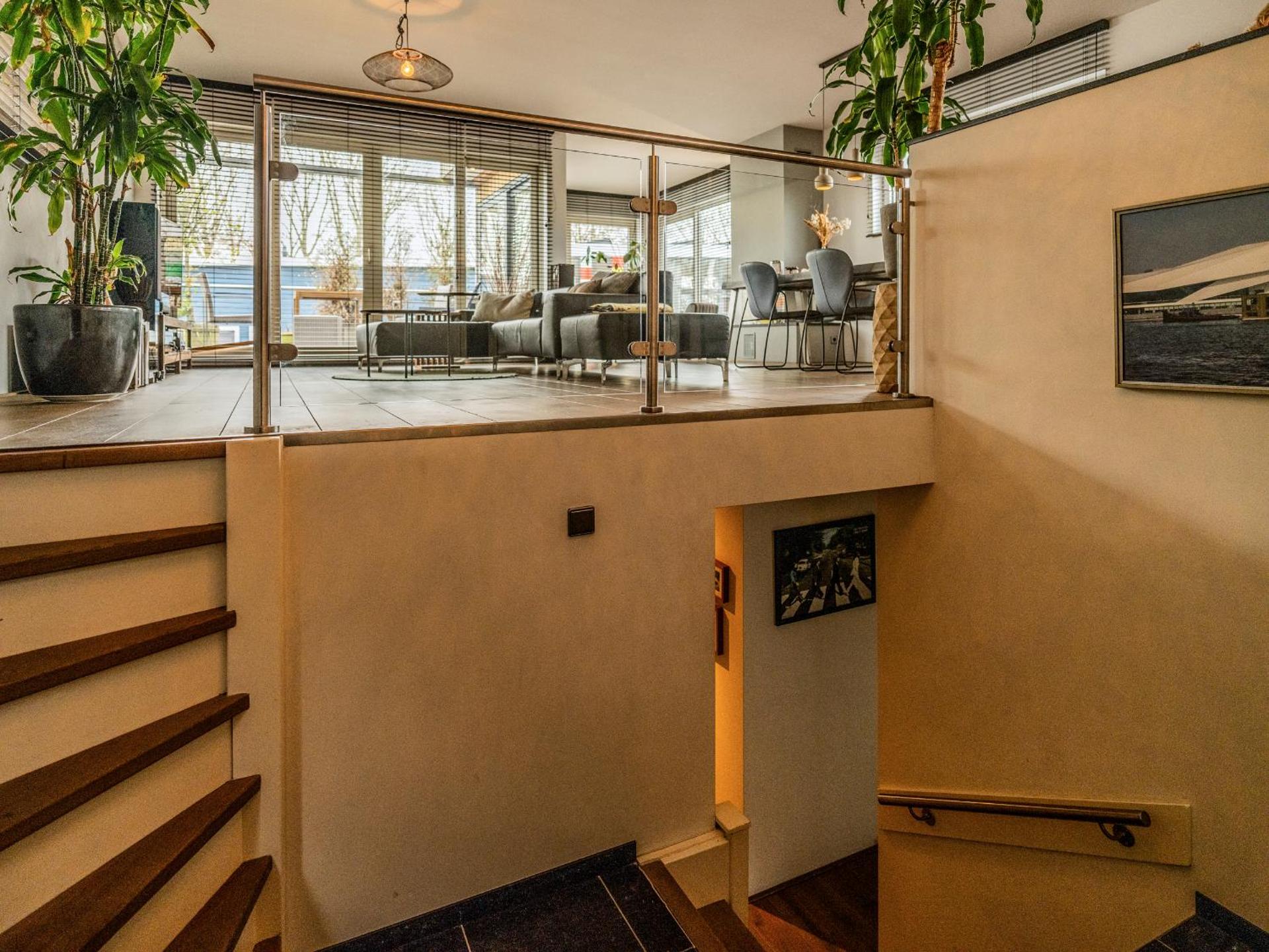 NOVA Houseboat DELUXE Free Bikes