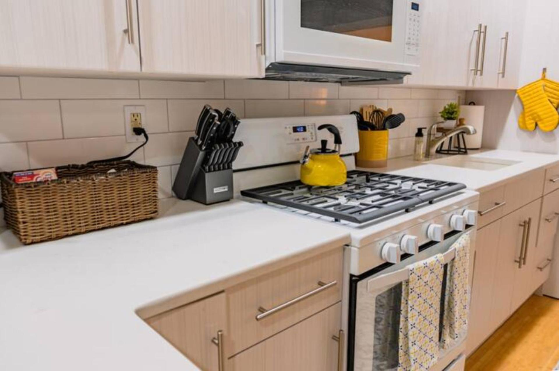 New Beautiful Apartment In Bayonne near Subway Path Train Manhattan NYC