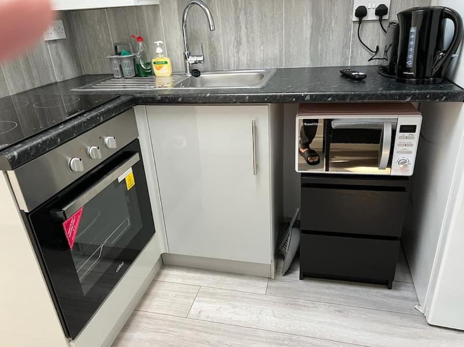 Modern Studio flat with free parking