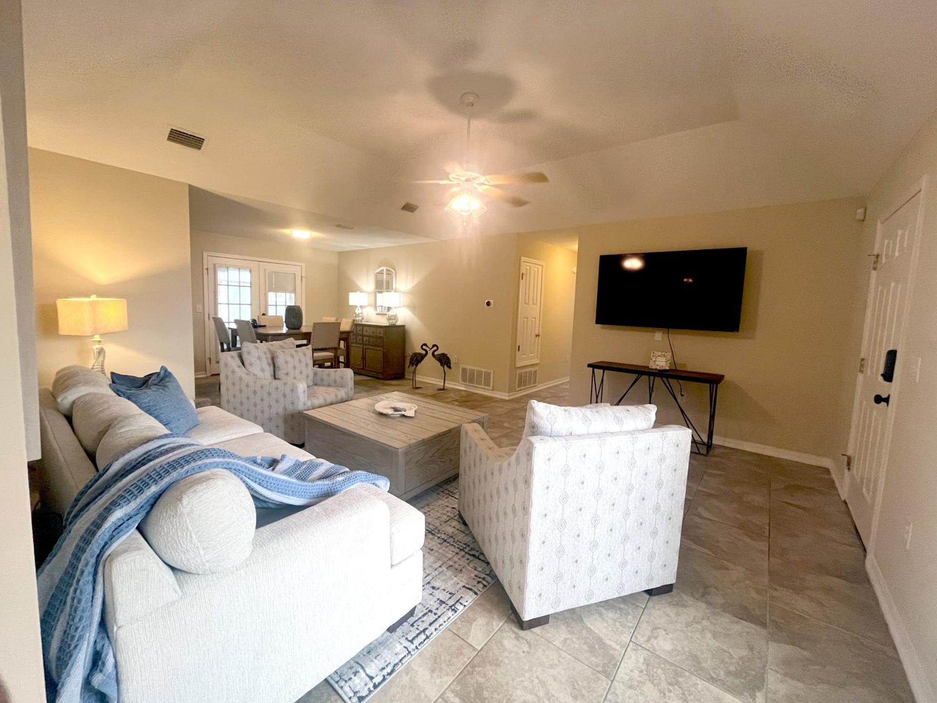 Communal lounge/ TV room