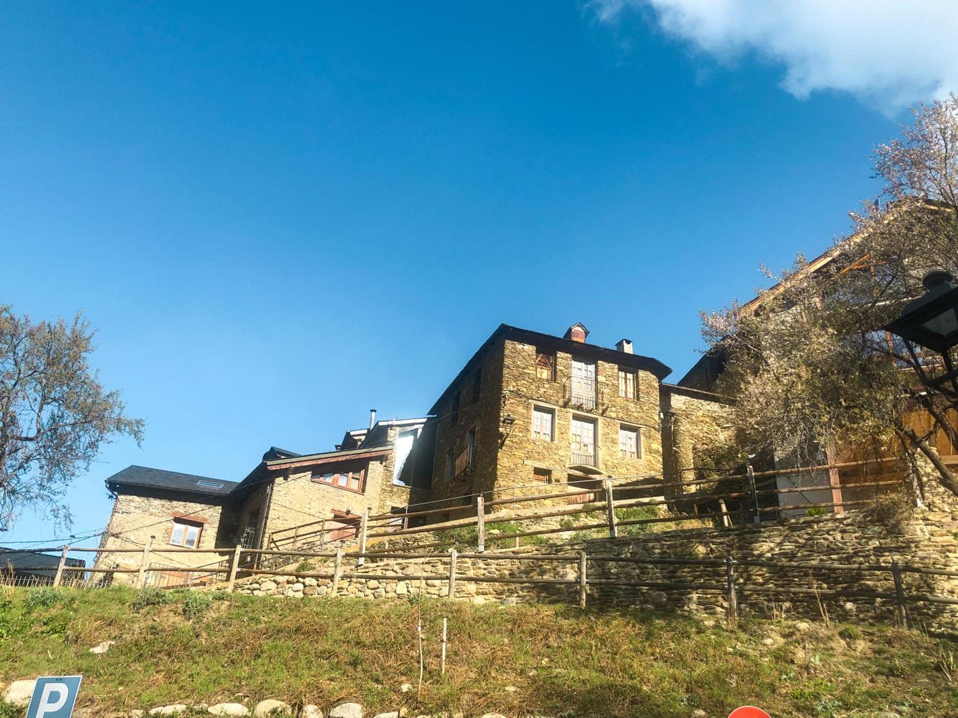 Paller rústic de muntanya amb estil i acollidor by RURAL D'ÀNEU