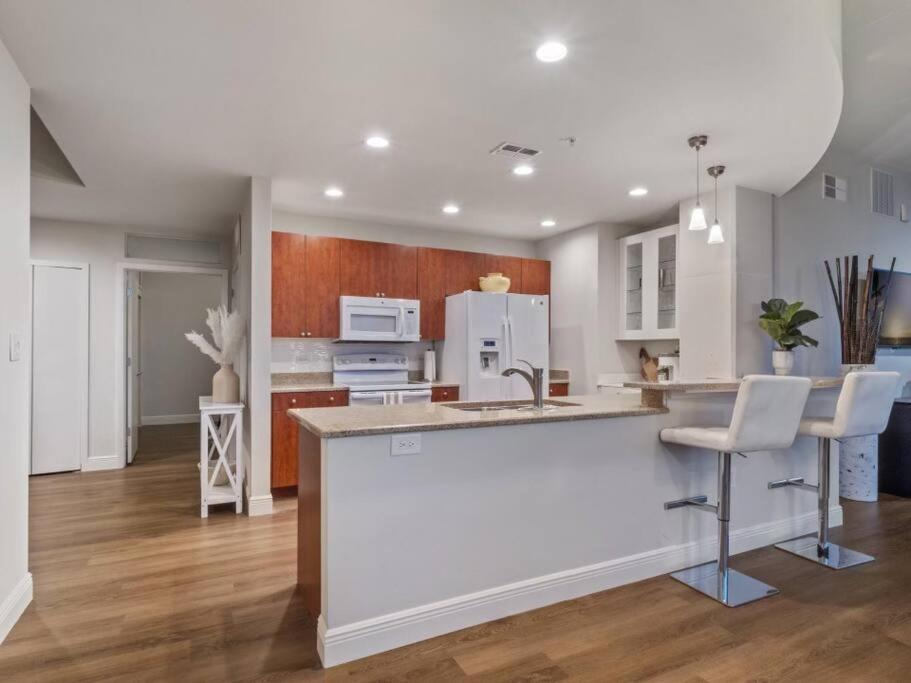 4Bedroom/ 2bath 2100sq ft Thorton Park Master Suite