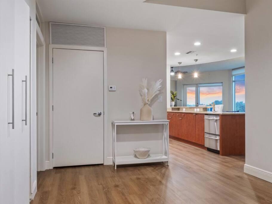 4Bedroom/ 2bath 2100sq ft Thorton Park Master Suite