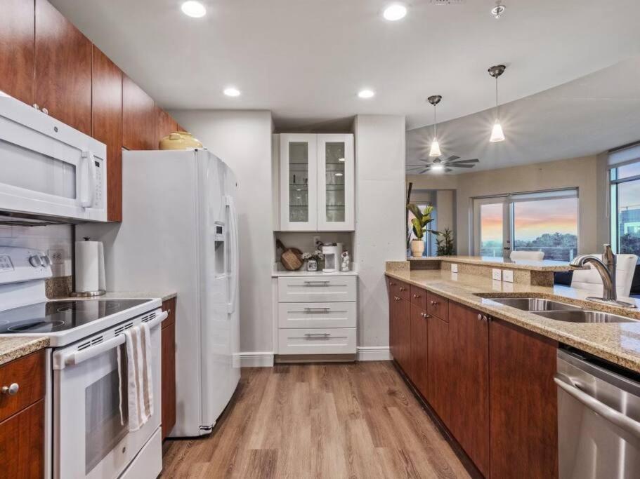 4Bedroom/ 2bath 2100sq ft Thorton Park Master Suite