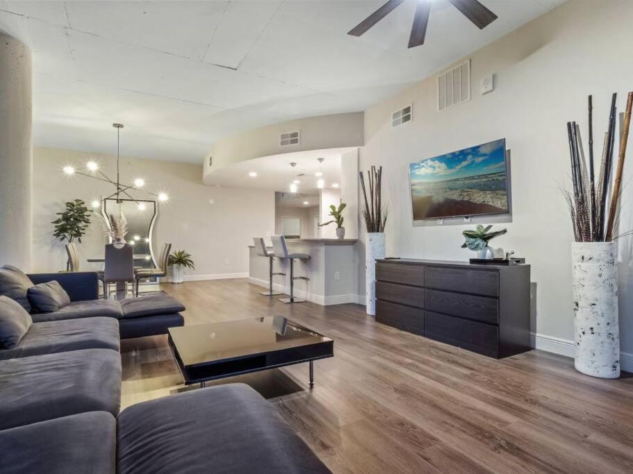 4Bedroom/ 2bath 2100sq ft Thorton Park Master Suite